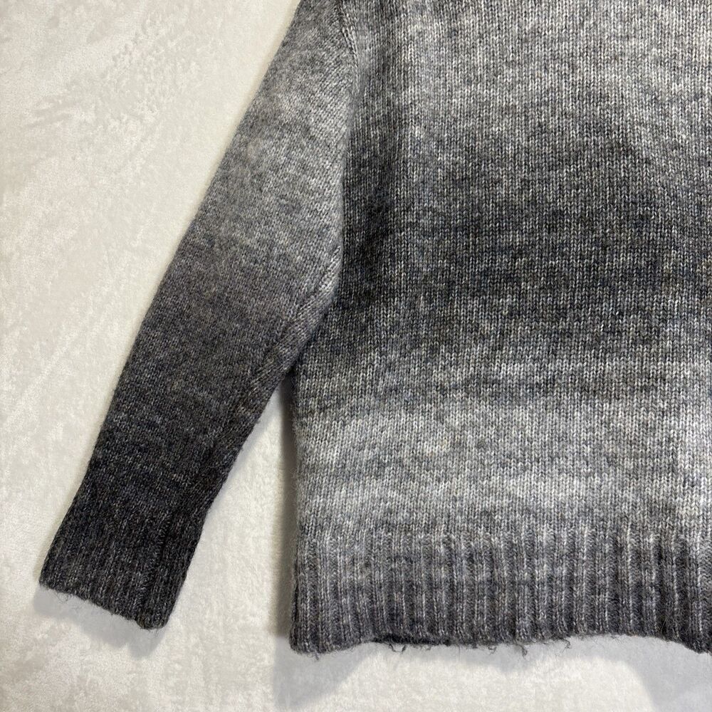 Elan Grey Ombré Cardigan Women's Size Small Relaxed Fit Pockets Buttons - Picture 12 of 14